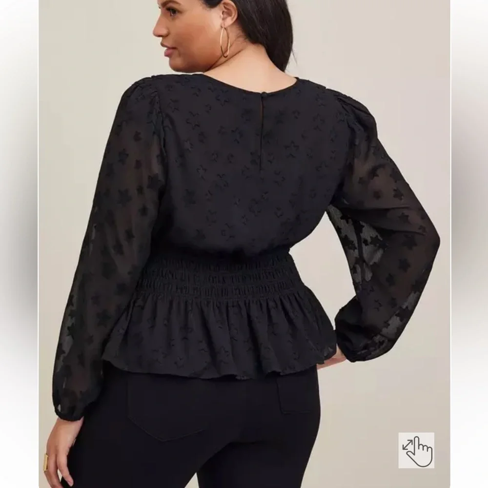 Torrid Crinkle Chiffon With Star Smocked Waist Puff Sleeve Top- Size 2-2X - Picture 2 of 12